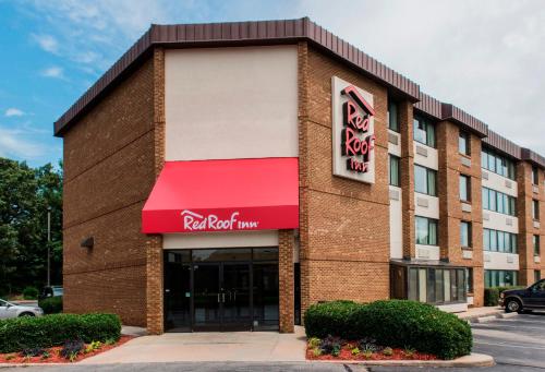 hotels with balcony in Cary