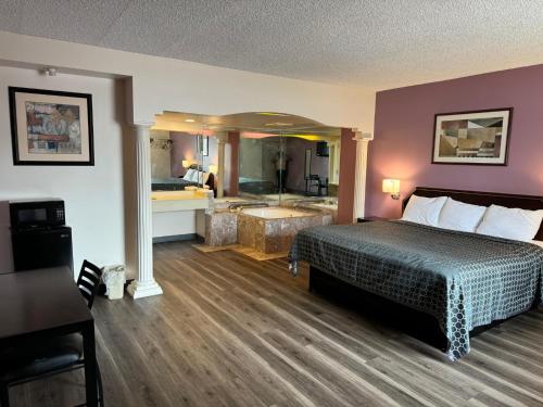 hotels with balcony in Newark