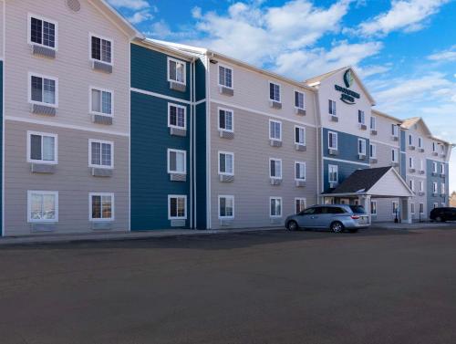 hotels with balcony in Champaign