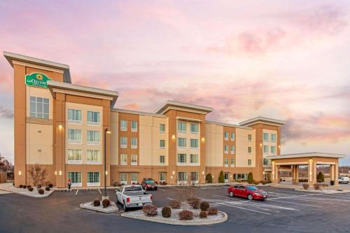hotels with balcony in Kentucky