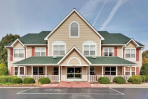 hotels with balcony in Murfreesboro