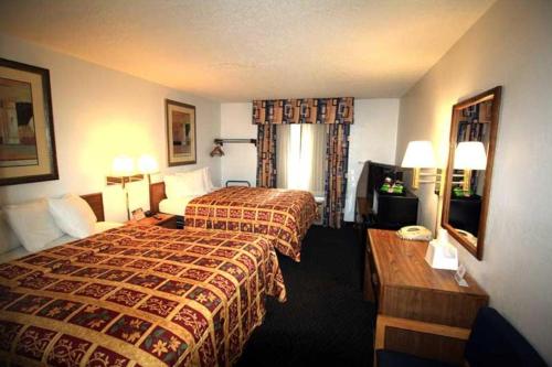 hotels with balcony in Roseville