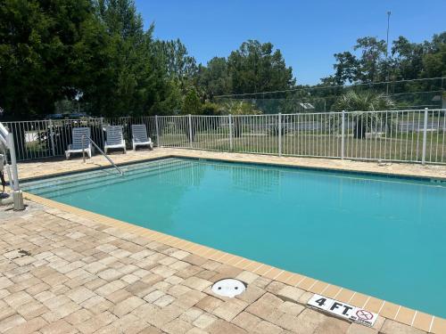 hotels with balcony in Tallahassee