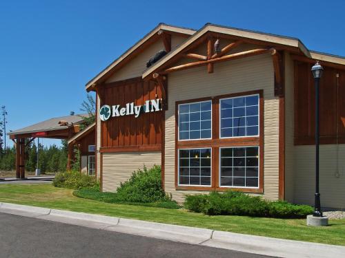 hotels with balcony in Montana