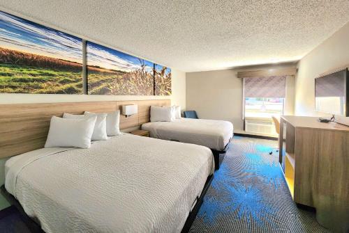 hotels with balcony in Lafayette