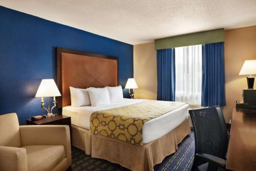 hotels with balcony in Little Rock