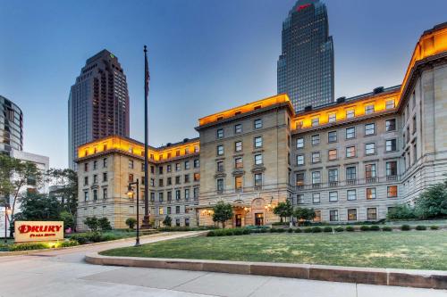 hotels with balcony in Cleveland