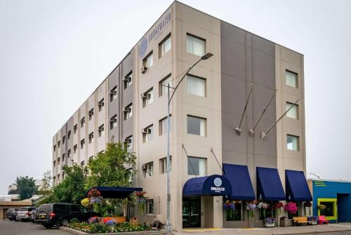 hotels with balcony in Alaska