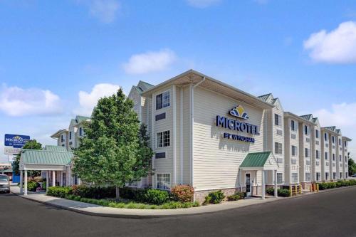 hotels with balcony in Indianapolis