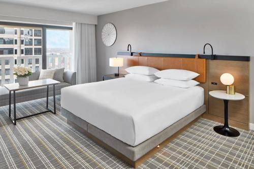 hotels with balcony in Atlanta