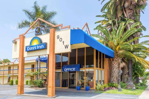 hotels with balcony in Los Angeles