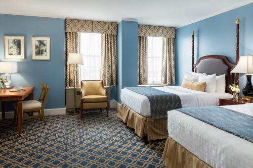 hotels with balcony in Charleston