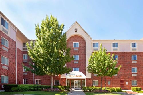 hotels with balcony in Arlington