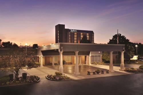 hotels with balcony in Louisville