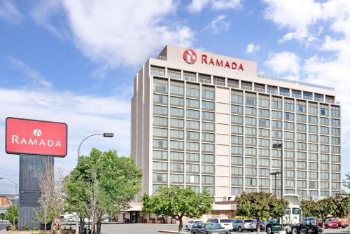 hotels with balcony in Fallon