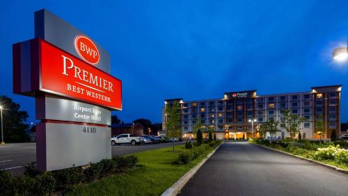 hotels with balcony in Louisville