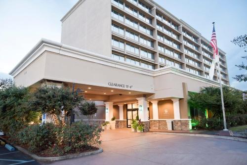 hotels with balcony in Jasper