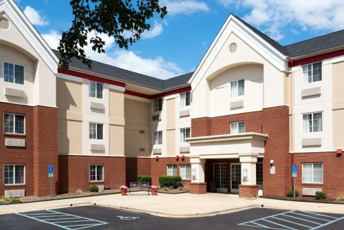 hotels with balcony in Cary