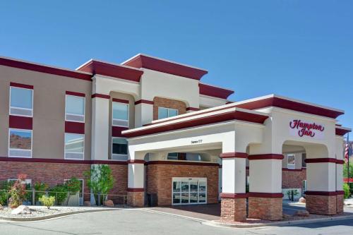 hotels with balcony in Utah