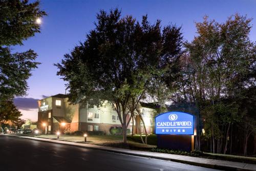 hotels with balcony in Durham