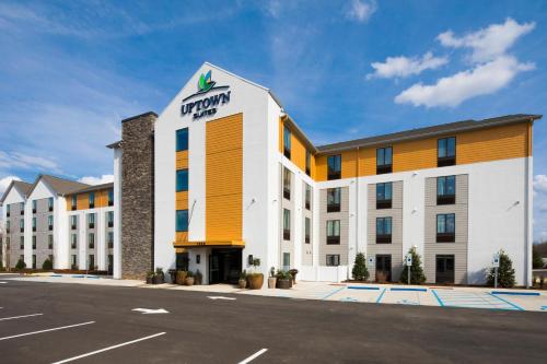 hotels with balcony in Charlotte
