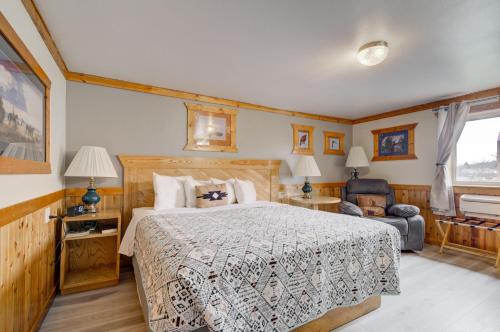 hotels with balcony in Montana