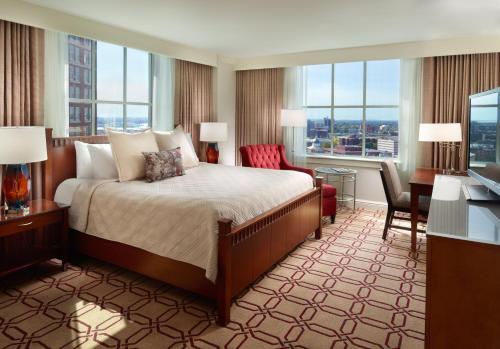 hotels with balcony in Rhode Island