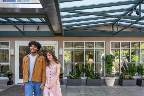 hotels with balcony in Portland