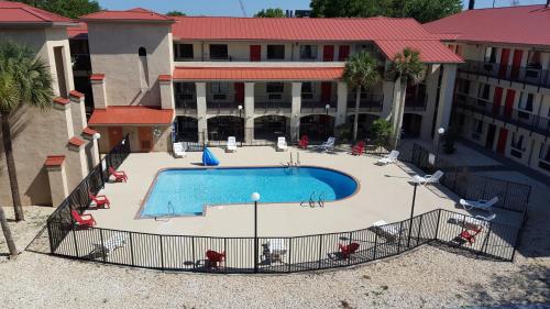 hotels with balcony in Jacksonville