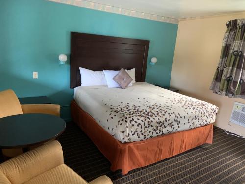 hotels with balcony in Toledo