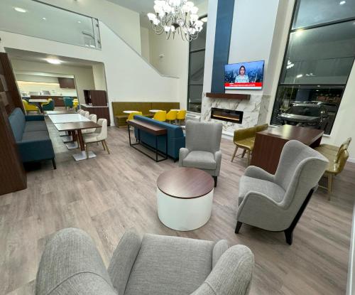hotels with balcony in Evanston