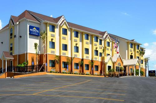 hotels with balcony in New Braunfels