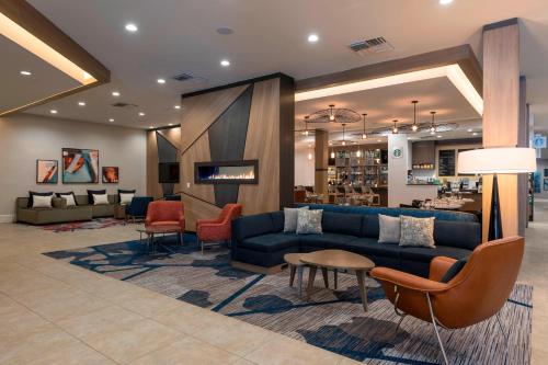 hotels with balcony in Grand Rapids