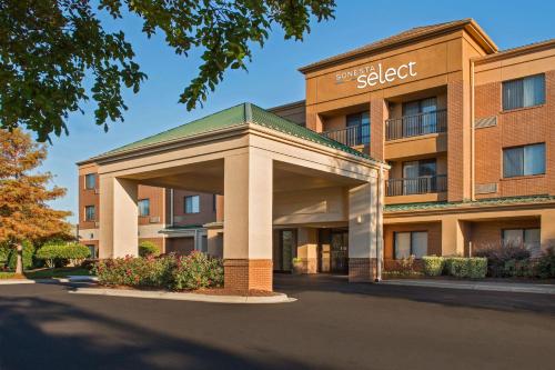 hotels with balcony in Durham