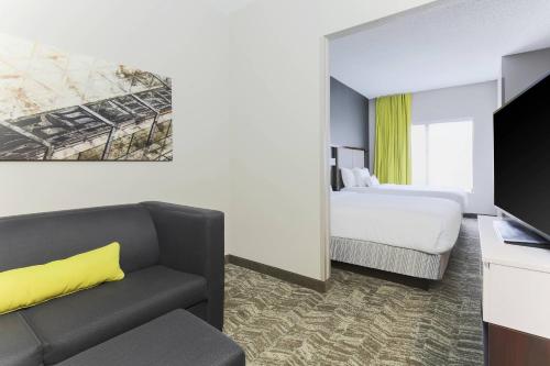 hotels with balcony in Bastrop