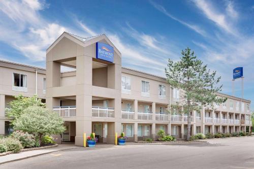 hotels with balcony in Kalamazoo