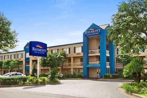 hotels with balcony in Gainesville