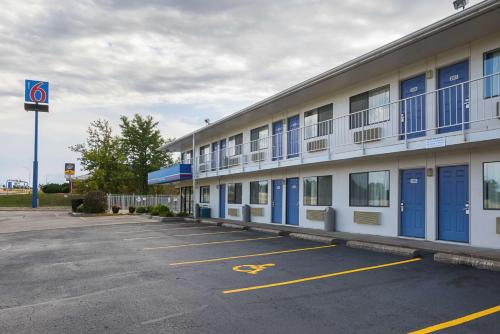hotels with balcony in Rochester