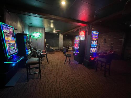 hotels with balcony in Columbus