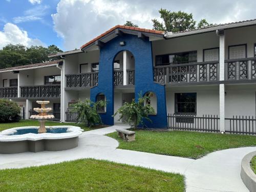 hotels with balcony in Tallahassee