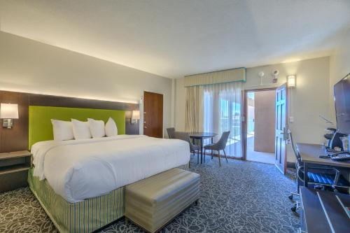 hotels with balcony in New Mexico