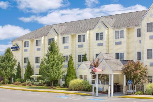 hotels with balcony in West Virginia