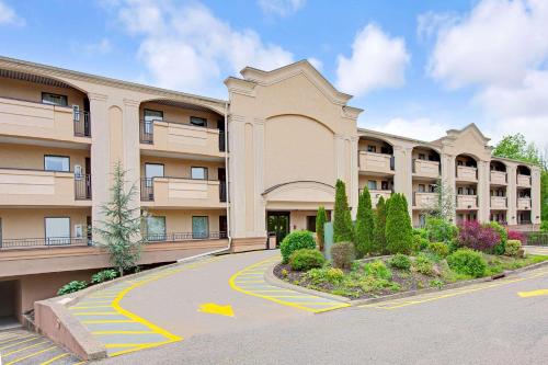 hotels with balcony in Parsippany