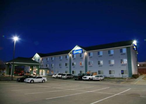 hotels with balcony in Columbus