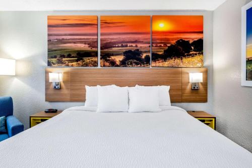 hotels with balcony in Vermillion