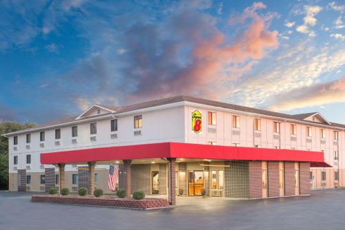 hotels with balcony in Danville
