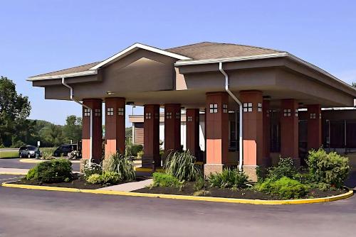 hotels with balcony in Syracuse
