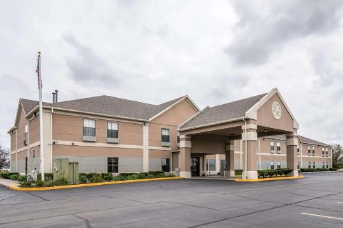 hotels with balcony in Lafayette