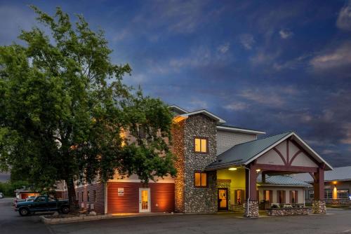 hotels with balcony in Spokane