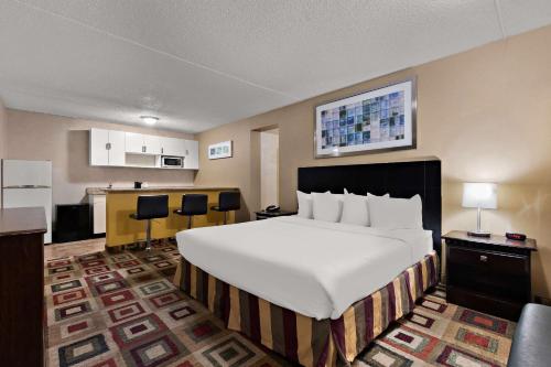 hotels with balcony in Parsippany